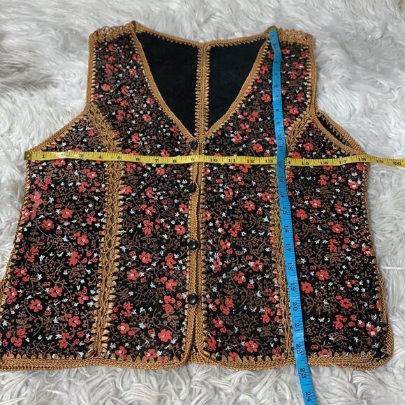 VINTAGE 70s patchwork of painted leather pieces crochet together to create vest - Picture 7 of 9